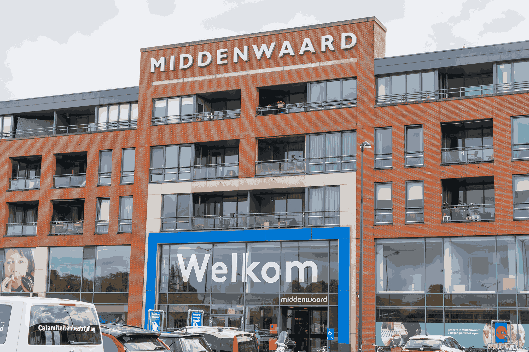 Voorkant winkelcentrum Middenwaard